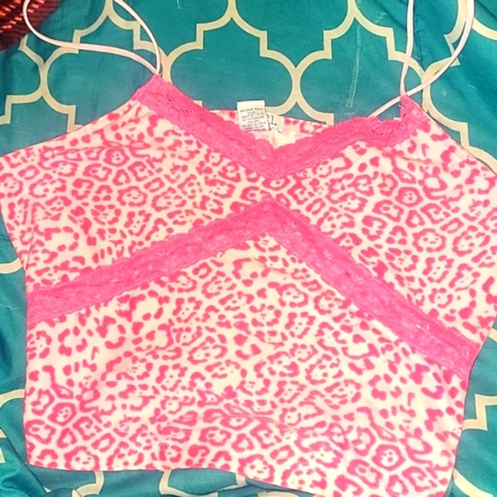 Pink and white leopard print top